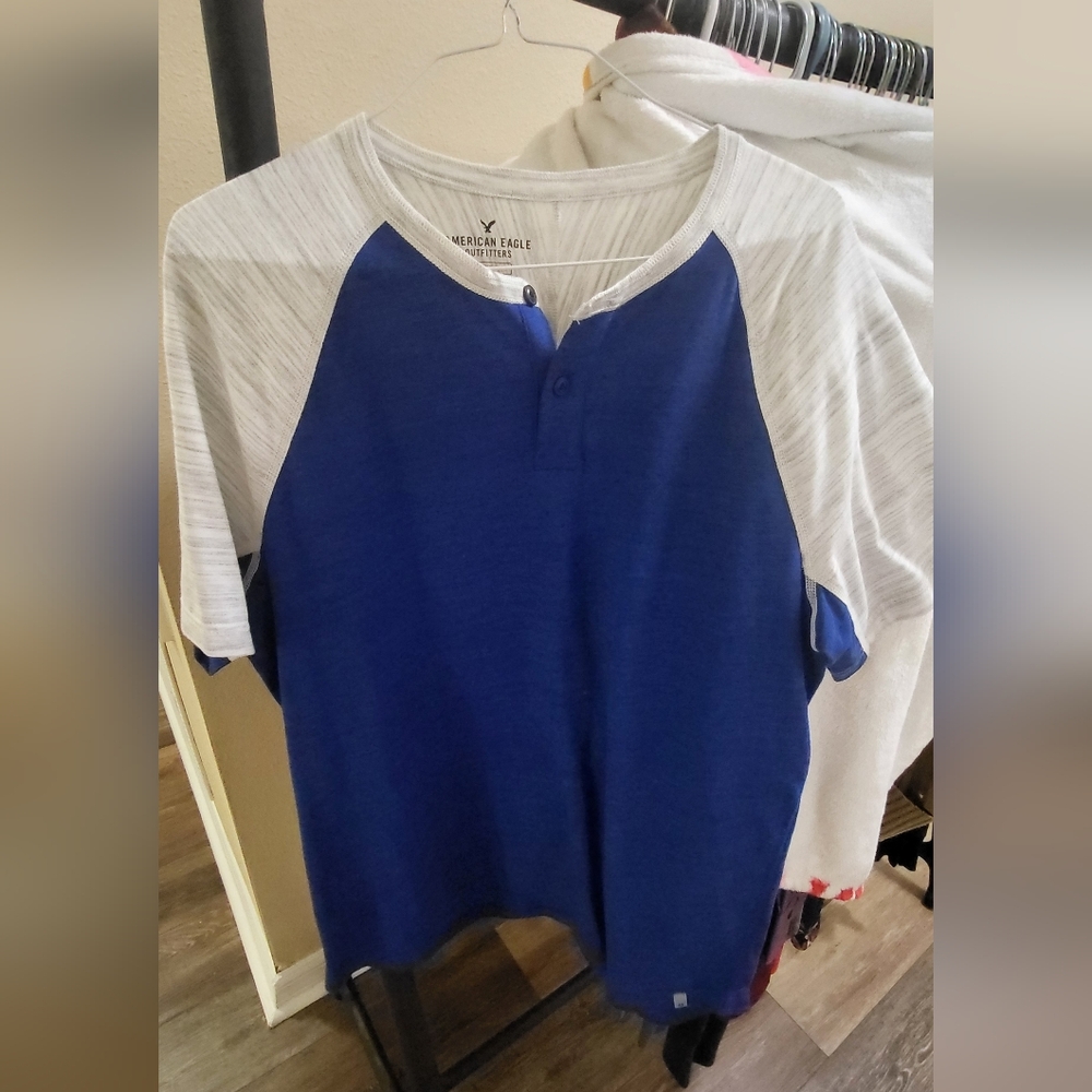 American Eagle men's shirt